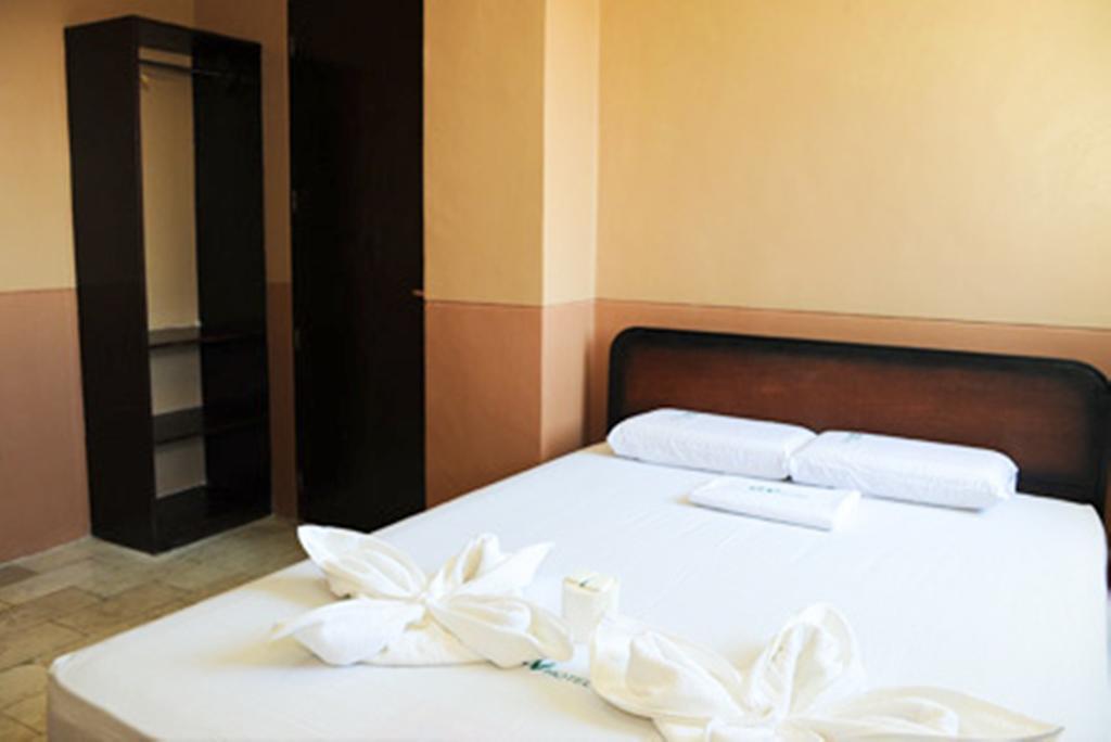 GV Hotel - Camiguin Mambajao Habitación foto